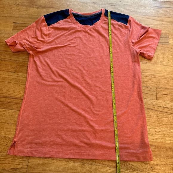 Lululemon active wear t shirt Sz Medium - Picture 8 of 12